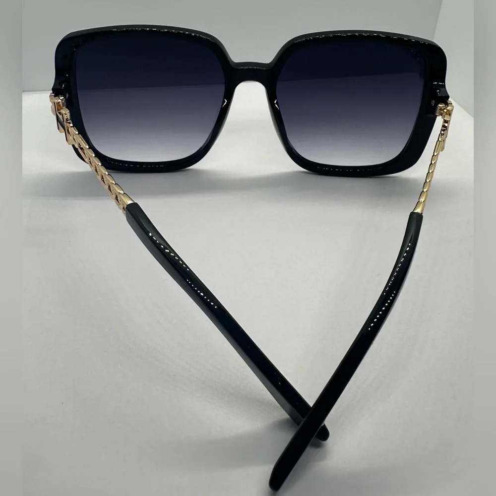 ✨🖤Chic Black Oversized Square Sunglasses w/ Gold Chain Detail | UV Protection✨